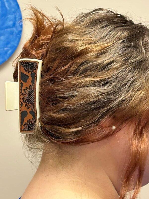 Custom engraved leather hair clip - Image 3