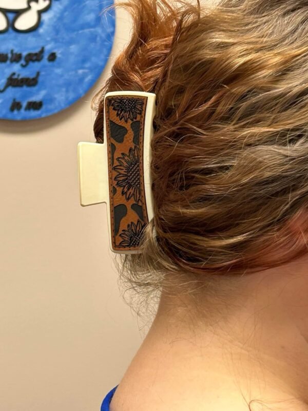 Custom engraved leather hair clip - Image 4